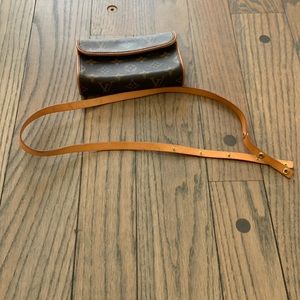 Great condition Louis Vuitton belt bag. 100 percent authentic